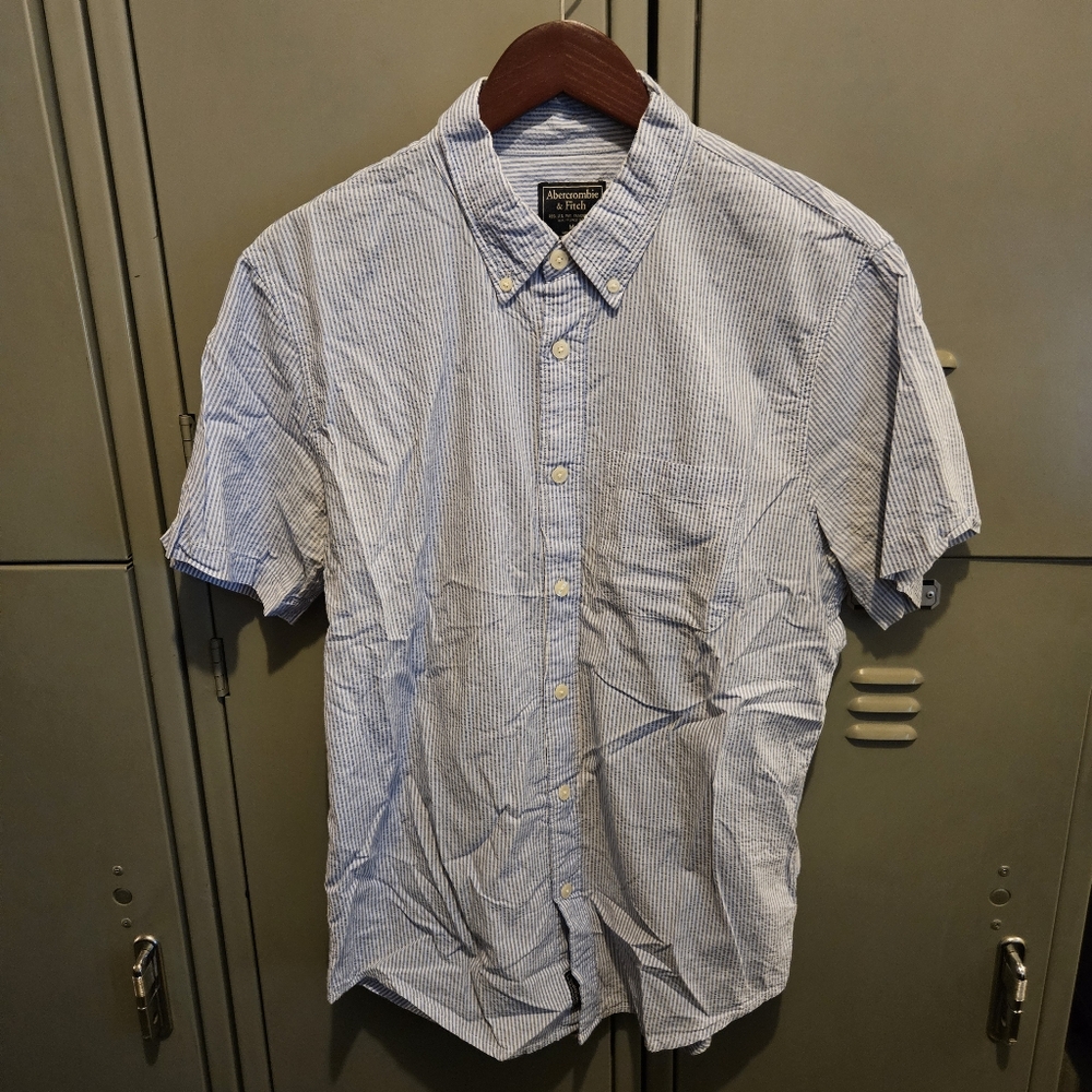 Mens Abercrombie & Fitch Seersucker Short Sleeve Button Up in Size Medium